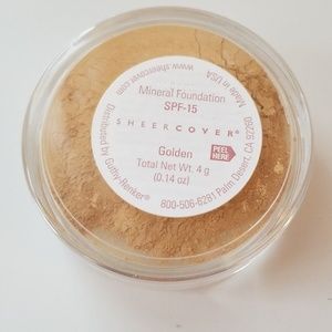 Sealed sheer cover mineral foundation in golden.